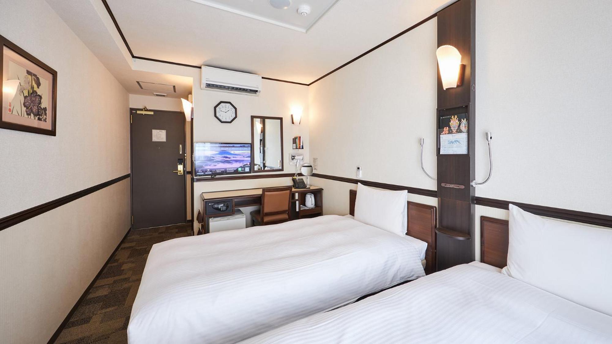 Toyoko Inn Tsu Eki Nishi Guchi Room photo